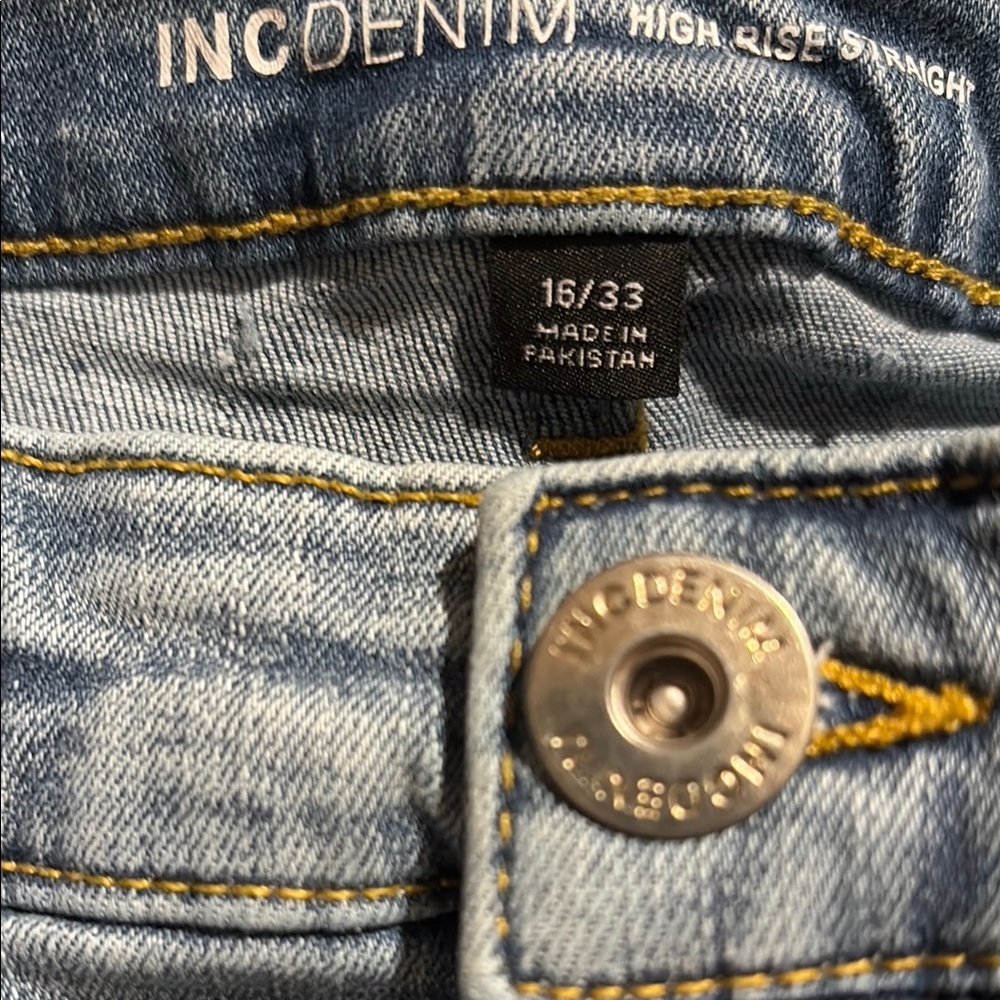 INC International Concepts Light Blue Cropped Jeans - Picture 3 of 6